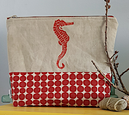 Kulturtasche Seepferdchen Kulturtasche mit rotem Seepferdchendruck