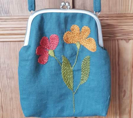 Handtasche Cosmea blaugrüne Handtasche mit aufgesticktem Blumenmotiv
